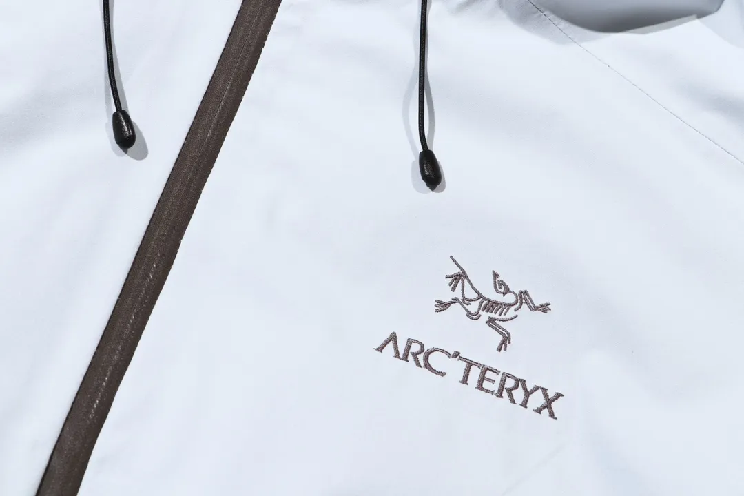 ARC'TERYX GORE-TEX Jacket BETA LT （Yb 3D ， Tri-Durance ） Factory #26844 ， YKK ， ， ， 。 Beta LT ， 。 bluesign@ N 3LGORE-TEX ， Wear-Resistant， 、 Breathable， 。 Storm Hood Water Tight ， ， ， 。 ，VISLON ， Velcro ， Zip-in， ARC TERYX BETA： 。 LT ： ， Wear-Resistant。 GORE-TEX： 、 、Breathable SIZE ：S M L XL XXL